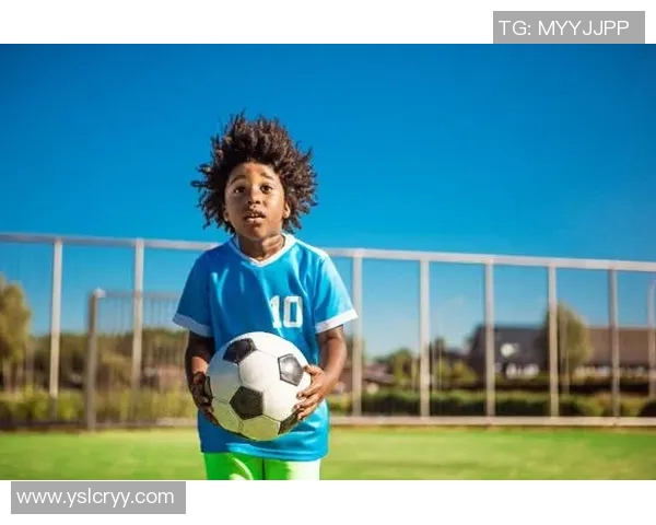 足球明星黑人孩子的身份揭秘与成长故事分享